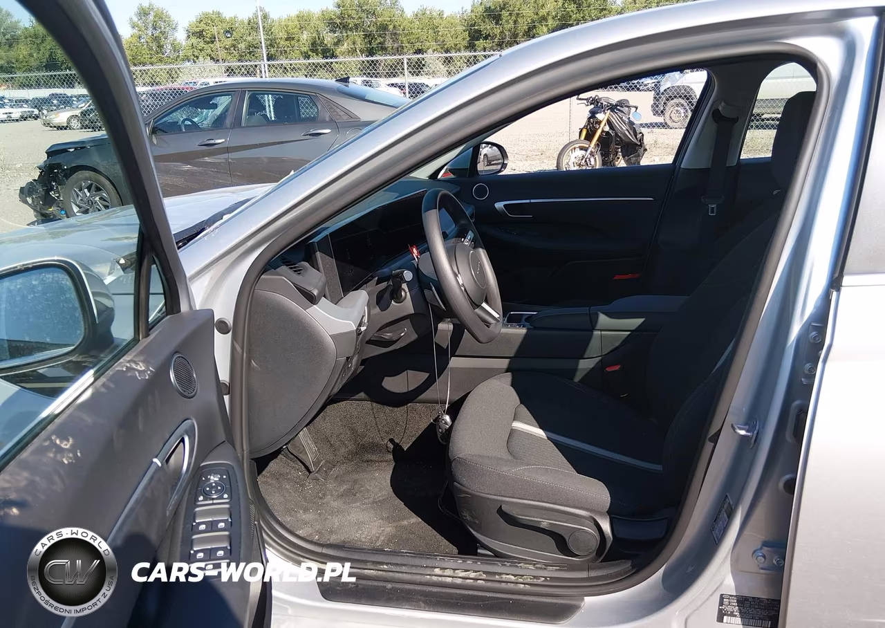 2026 Hyundai Sonata Hybrid Blue VIN:KMHL24JJ6TA168435 - 5