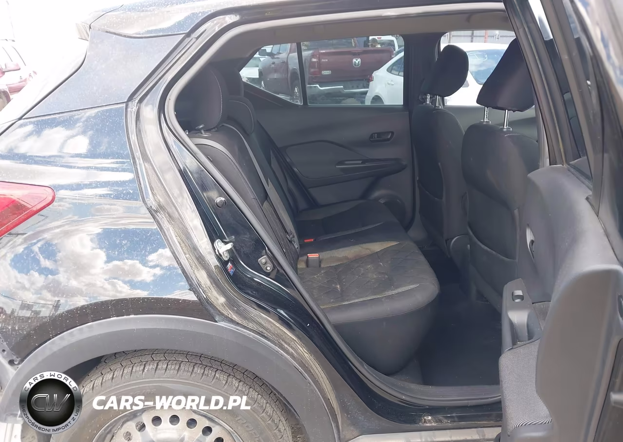 2018 Nissan Kicks S VIN:3N1CP5CU1JL510417 - 8
