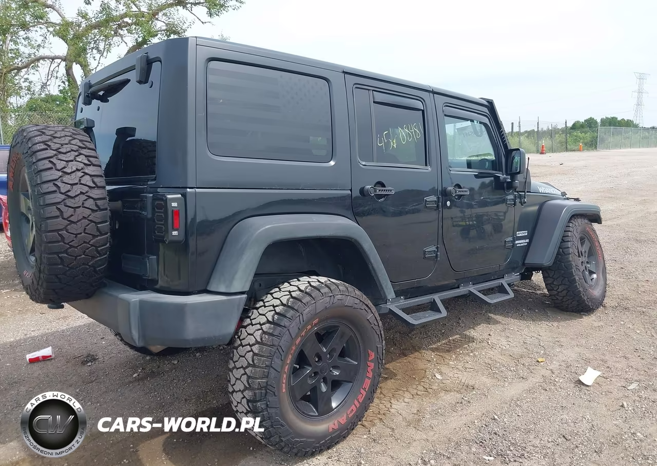 2015 Jeep Wrangler Unlimited Sport VIN:1C4HJWDG8FL601870 - 4