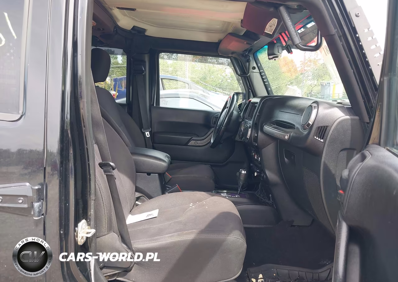 2015 Jeep Wrangler Unlimited Sport VIN:1C4HJWDG8FL601870 - 5