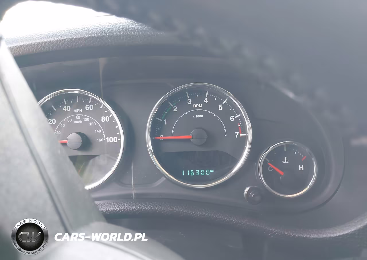 2015 Jeep Wrangler Unlimited Sport VIN:1C4HJWDG8FL601870 - 7