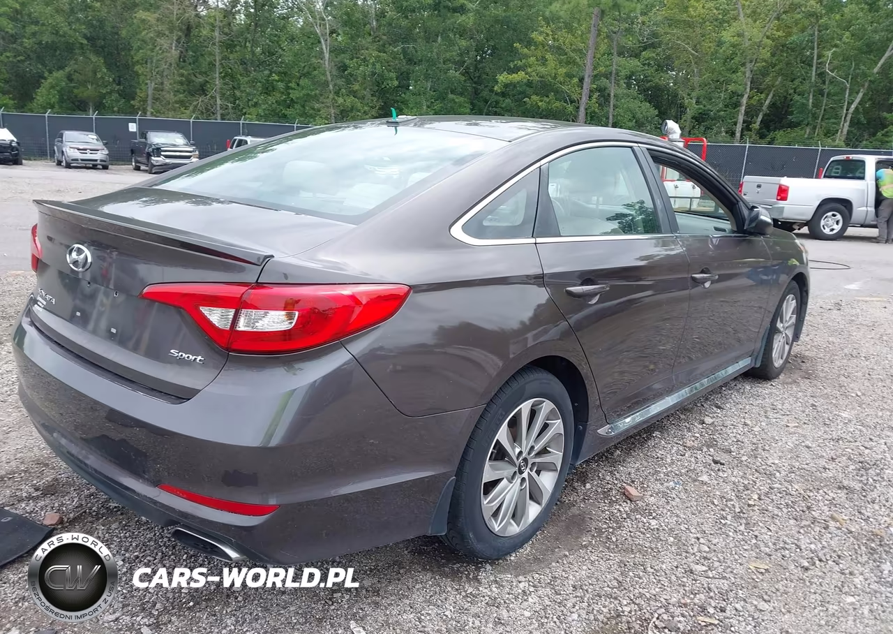 2017 Hyundai Sonata Sport VIN:5NPE34AF8HH561195 - 4