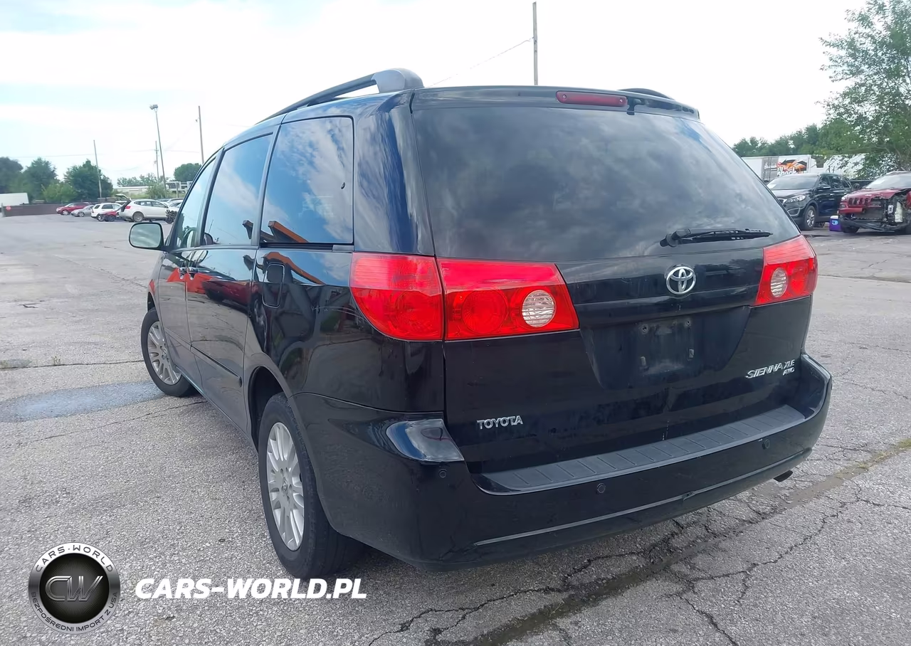 2010 Toyota Sienna Xle VIN:5TDDK4CC8AS028605 - 3
