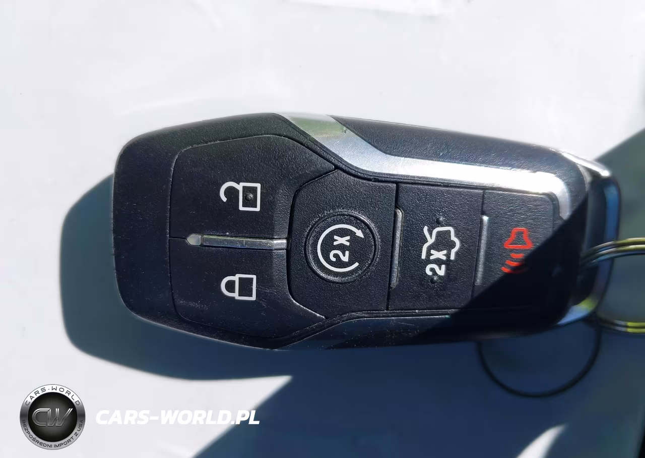 2016 Ford Fusion Titanium VIN:3FA6P0K92GR106628 - 11