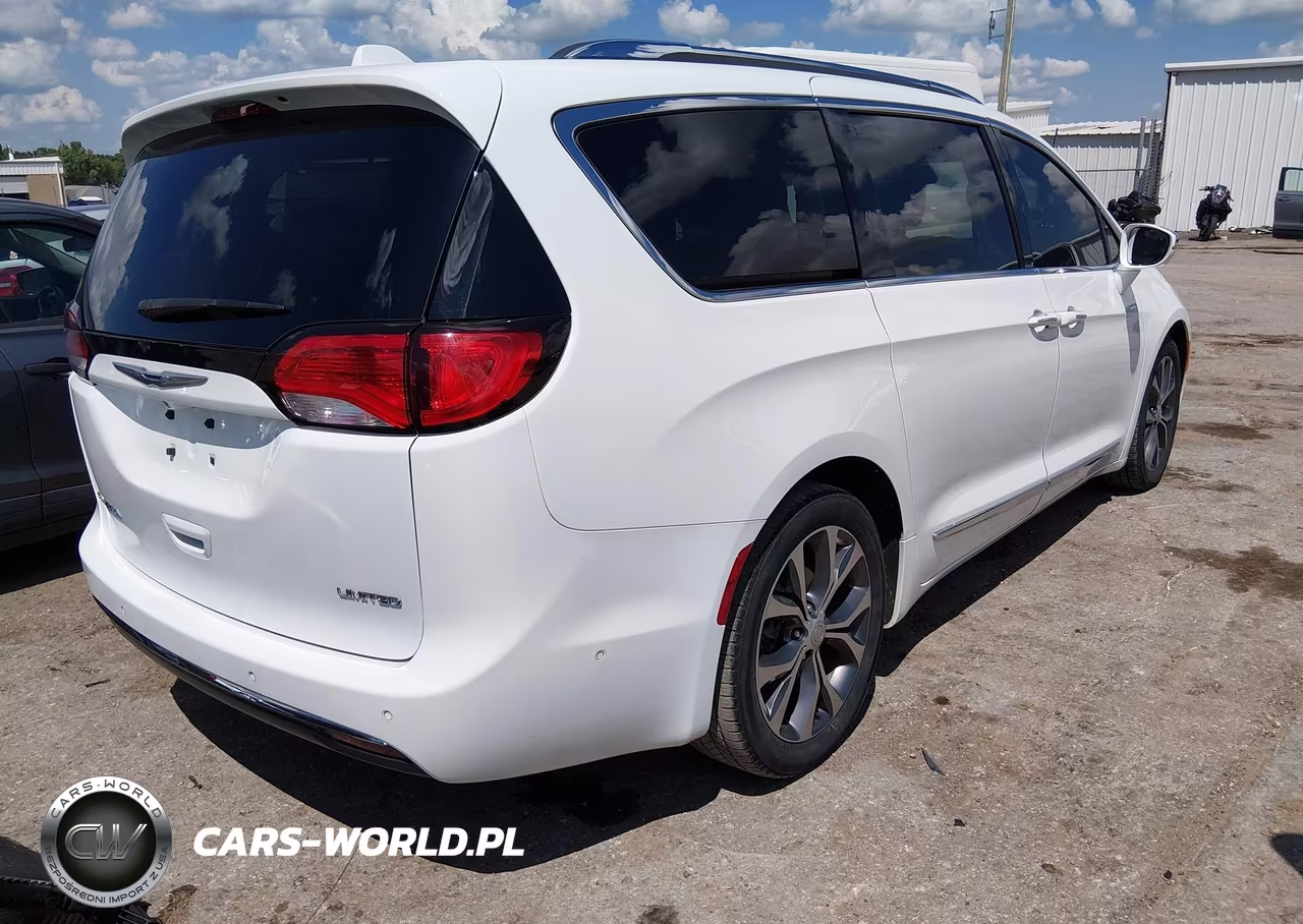 2017 Chrysler Pacifica Limited VIN:2C4RC1GG9HR839685 - 4