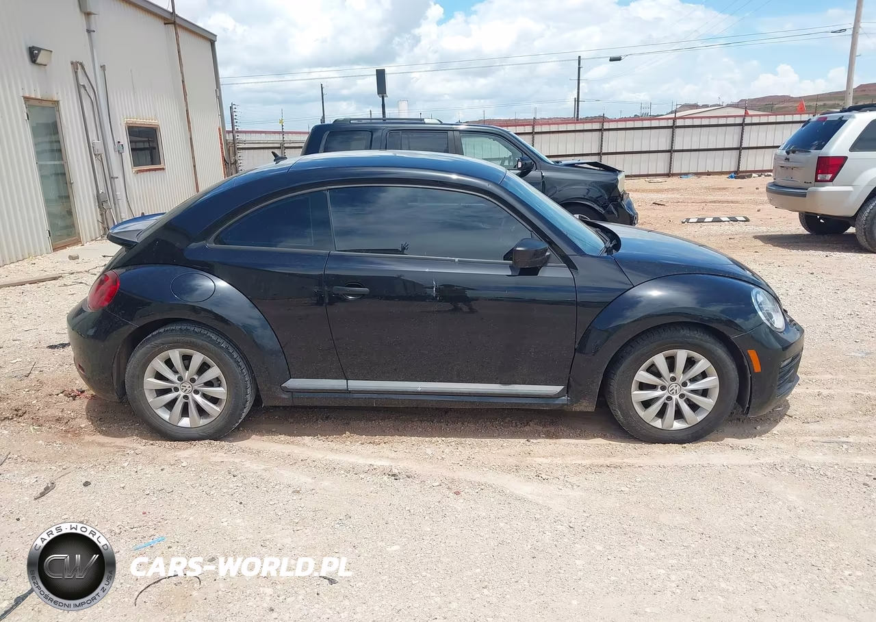 2018 Volkswagen Beetle 2.0T Coast-2.0T S VIN:3VWFD7AT6JM703081 - 13