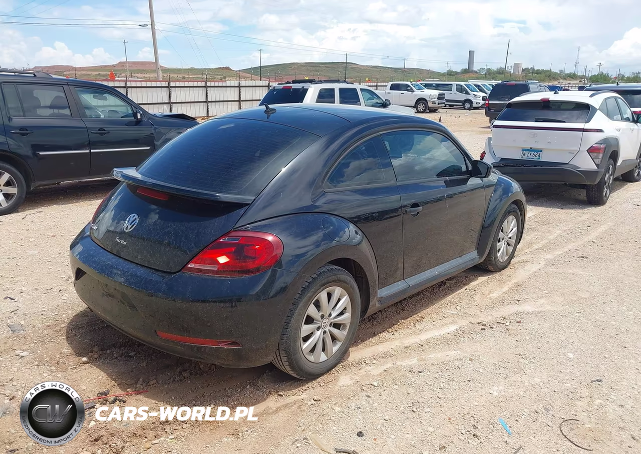 2018 Volkswagen Beetle 2.0T Coast-2.0T S VIN:3VWFD7AT6JM703081 - 4