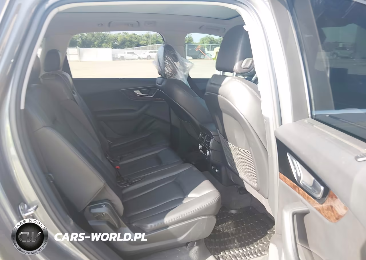2018 Audi Q7 3.0T Premium VIN:WA1VAAF71JD025278 - 8
