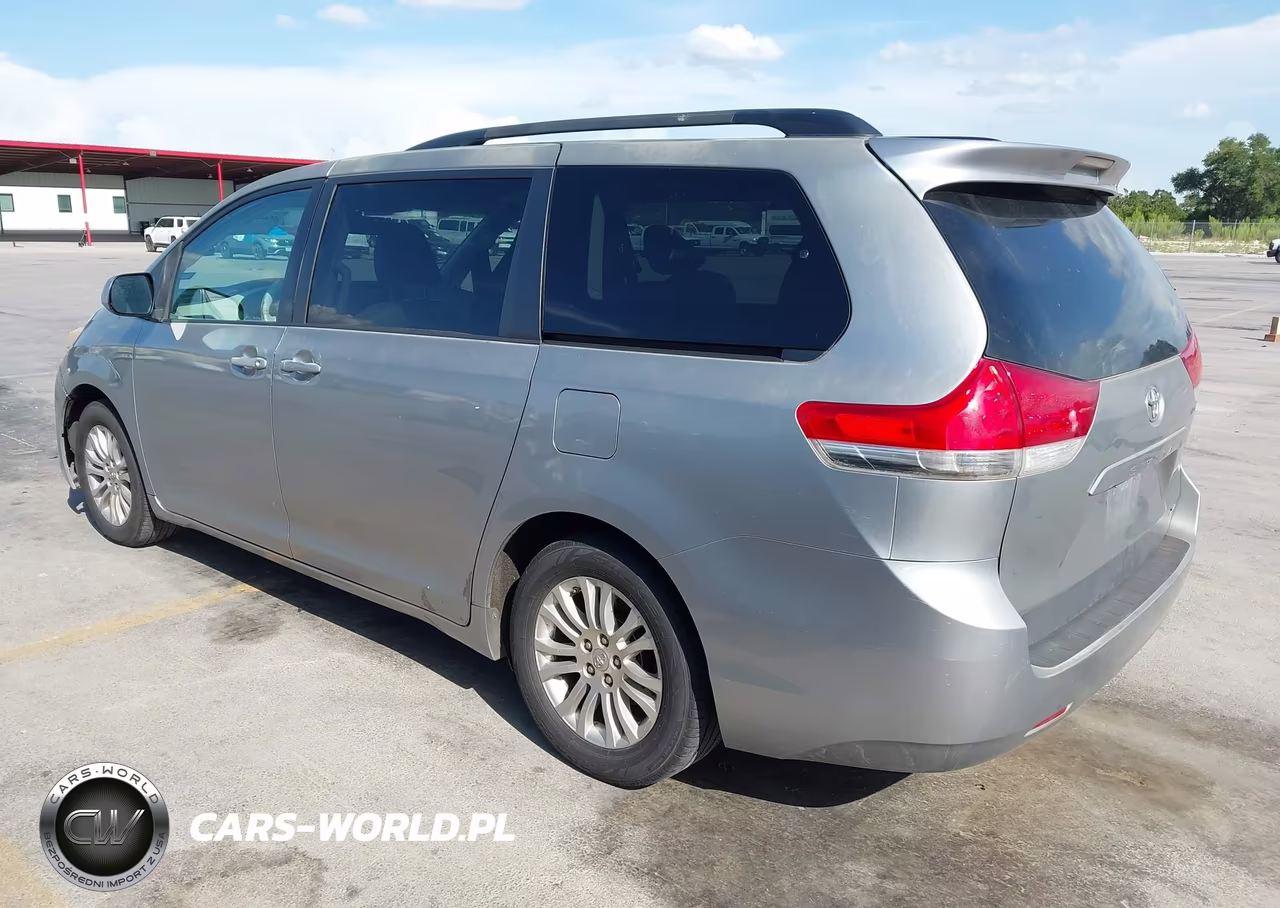 2011 Toyota Sienna Xle V6 VIN:5TDYK3DC0BS104796 - 3