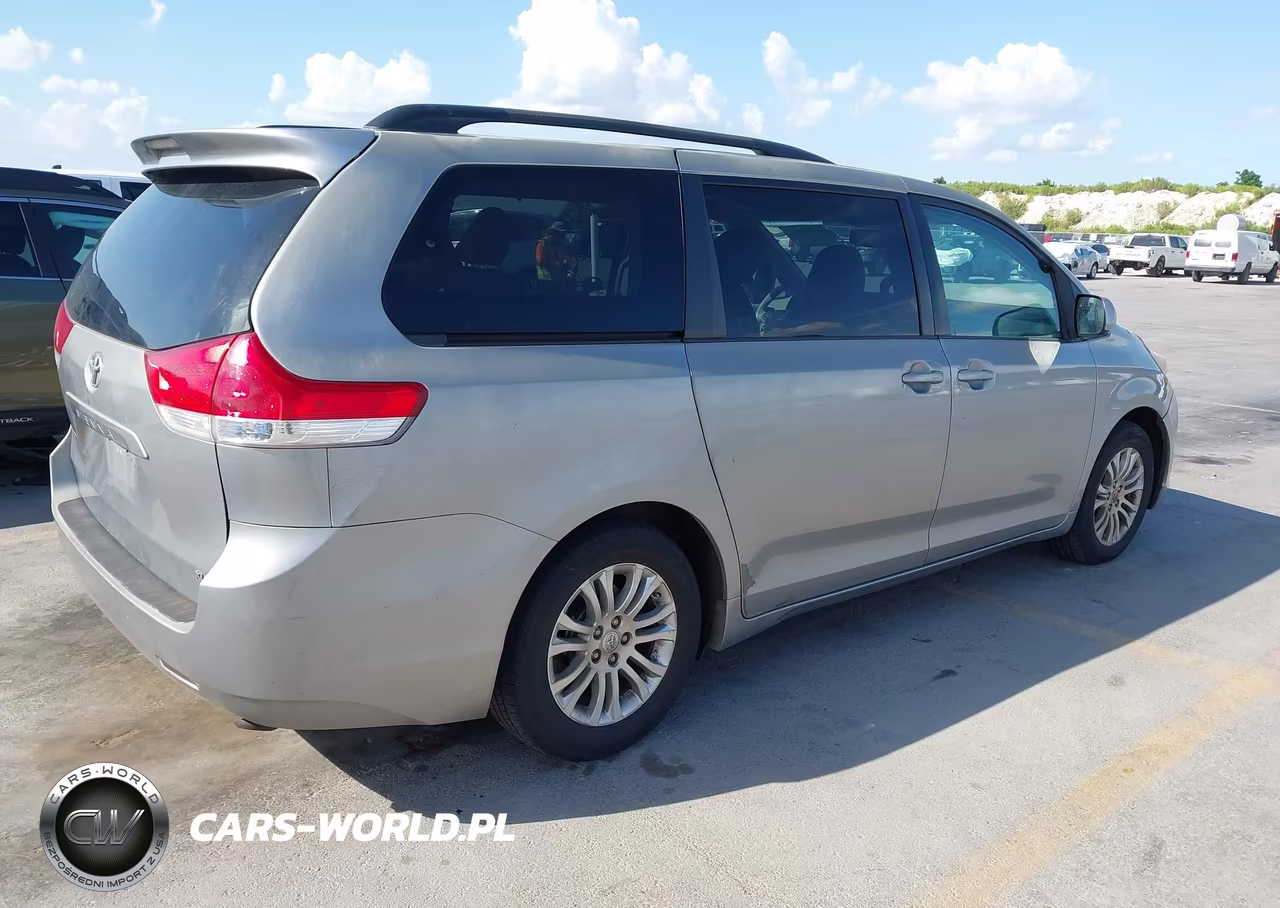 2011 Toyota Sienna Xle V6 VIN:5TDYK3DC0BS104796 - 4