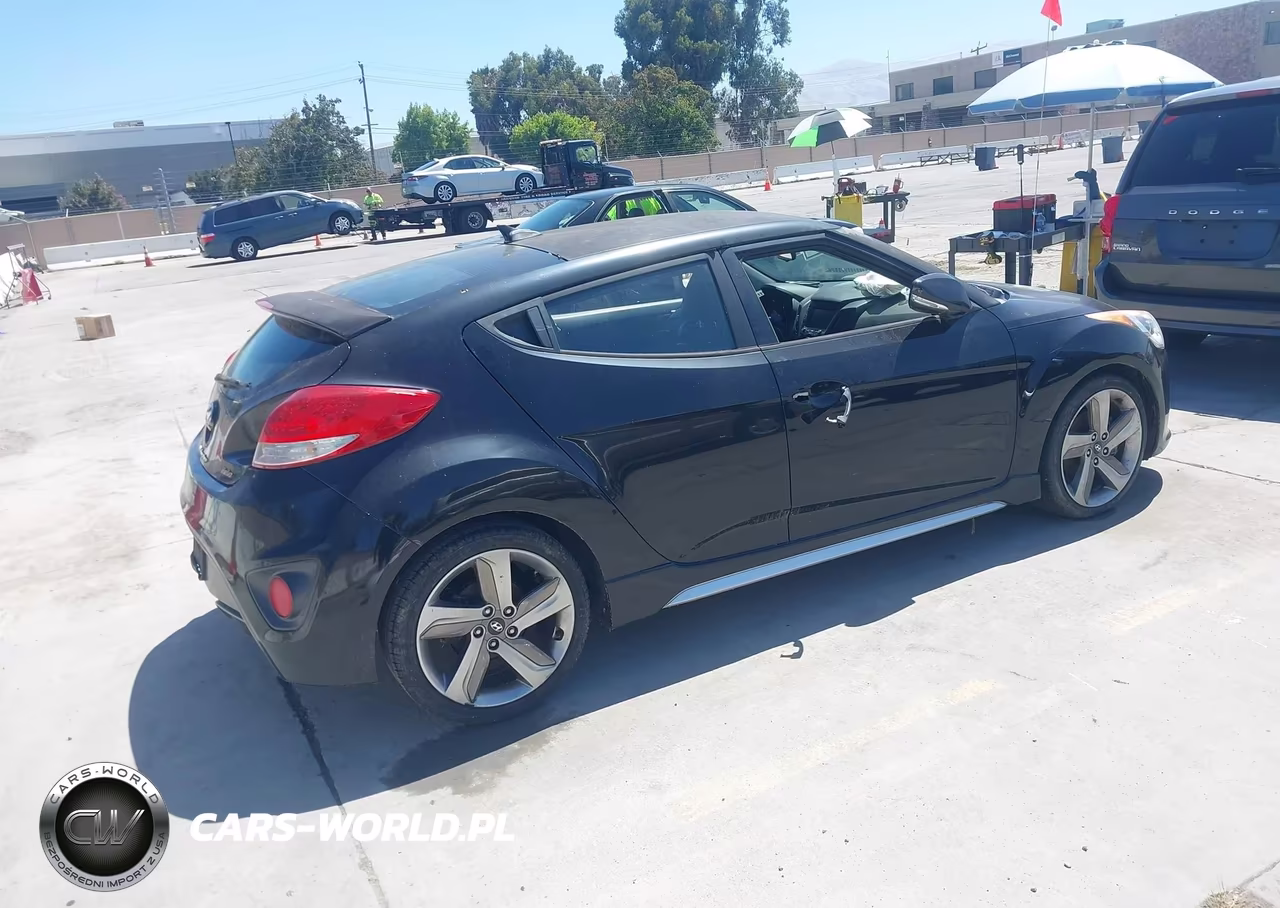 2015 Hyundai Veloster Turbo VIN:KMHTC6AE4FU221695 - 4