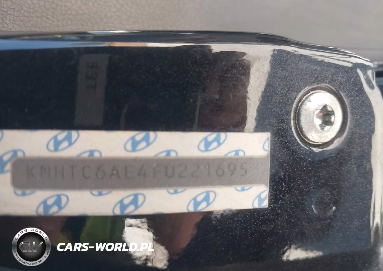 2015 Hyundai Veloster Turbo VIN:KMHTC6AE4FU221695 - 9
