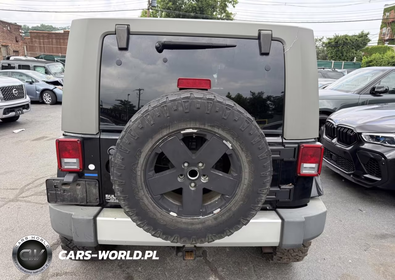 2008 Jeep Wrangler Unlimited Sahara VIN:1J8GA59158L623847 - 12
