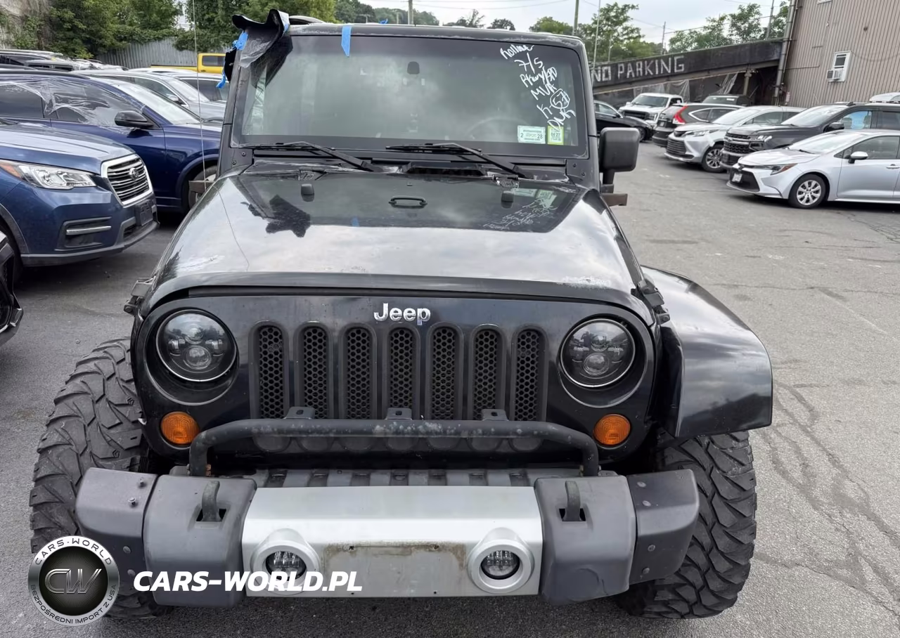 2008 Jeep Wrangler Unlimited Sahara VIN:1J8GA59158L623847 - 6