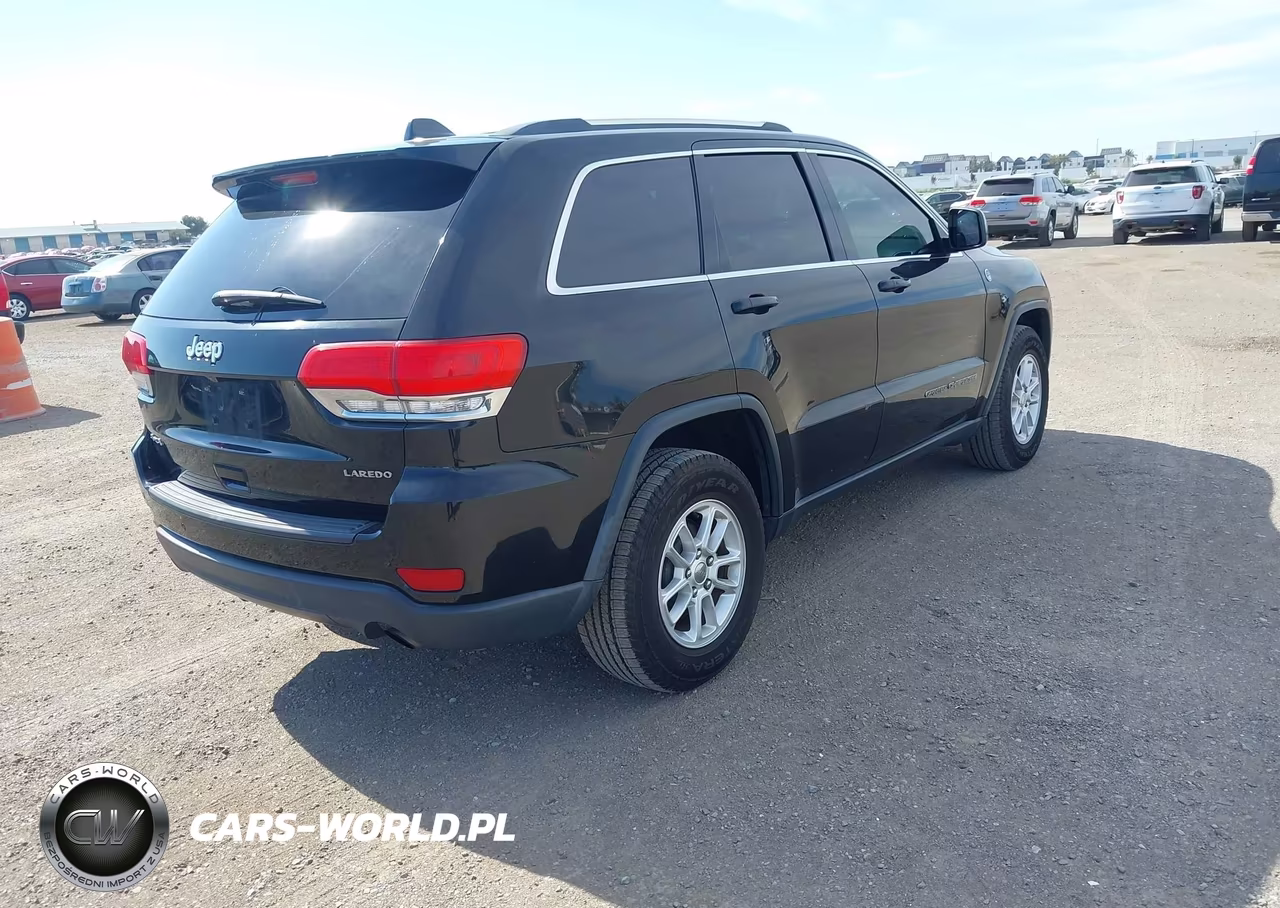 2018 Jeep Grand Cherokee Laredo E 4X4 VIN:1C4RJFAG2JC278160 - 4