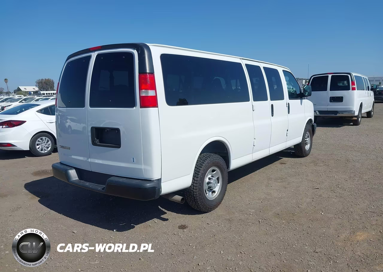 2019 Chevrolet Express 3500 Ls VIN:1GAZGNFG7K1360036 - 4