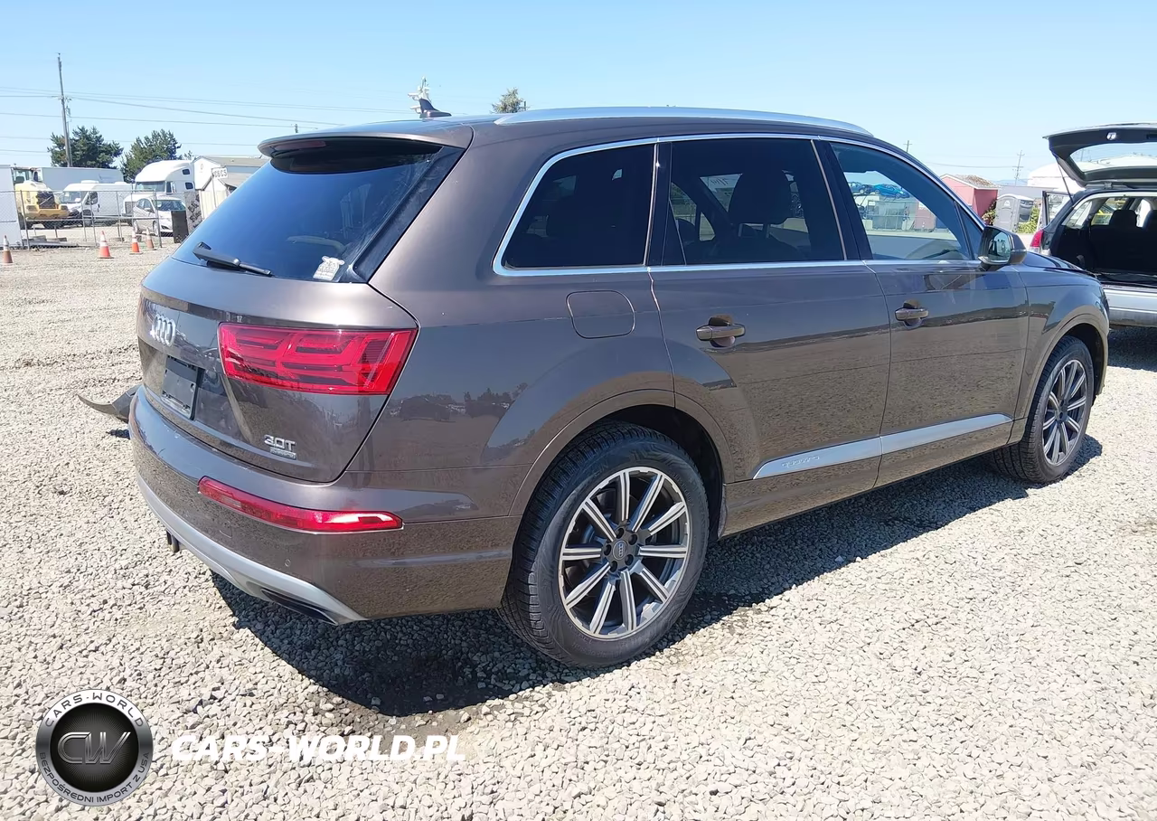 2017 Audi Q7 3.0T Premium VIN:WA1LAAF77HD015162 - 4