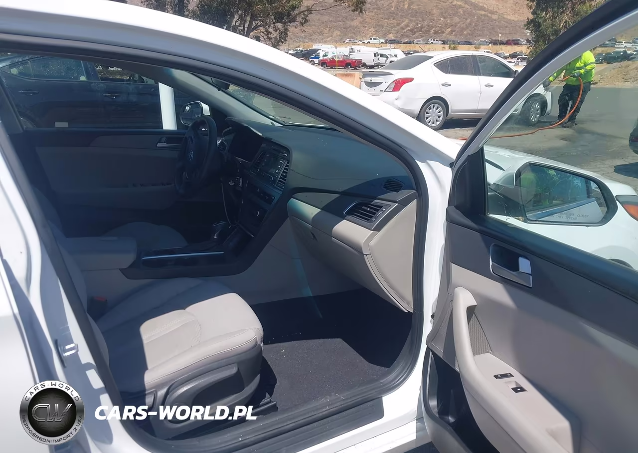 2017 Hyundai Sonata VIN:5NPE24AF4HH588901 - 5