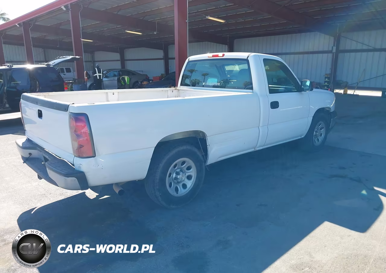 2007 Chevrolet Silverado 1500 Classic Work Truck VIN:3GCEC14X77G256779 - 4