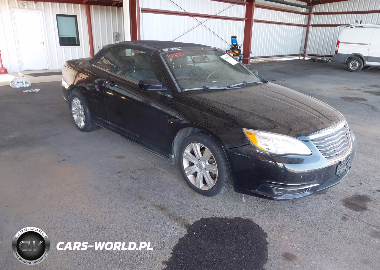2013 Chrysler 200 Touring – zdjęcie 1 z 12