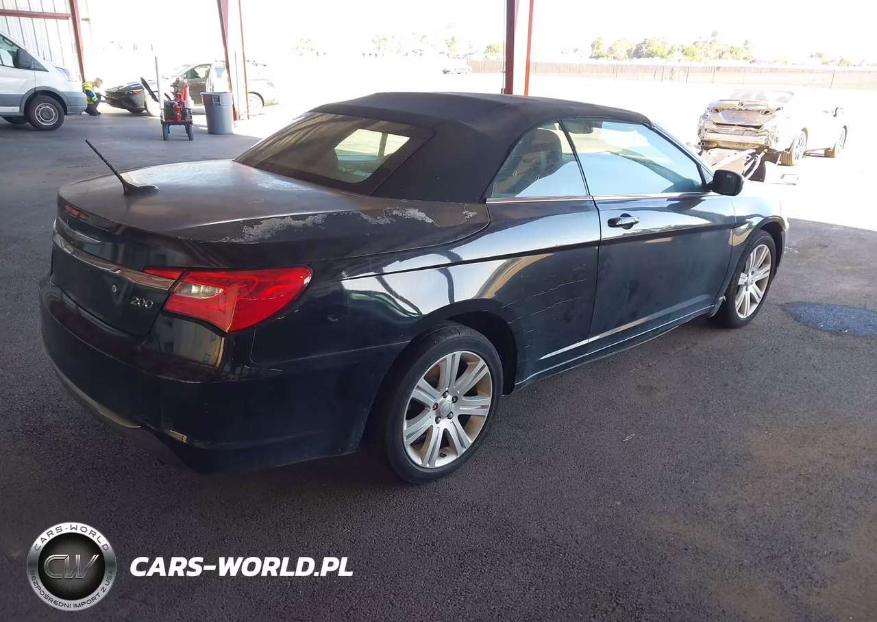 2013 Chrysler 200 Touring VIN:1C3BCBEB9DN676367 - 4