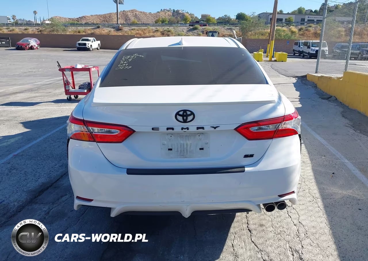 2020 Toyota Camry Se VIN:4T1G11AKXLU950277 - 17