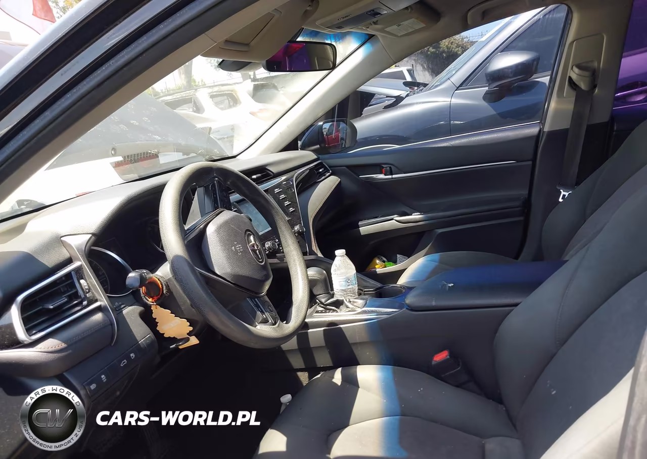 2018 Toyota Camry Le VIN:JTNB11HK3J3021101 - 14