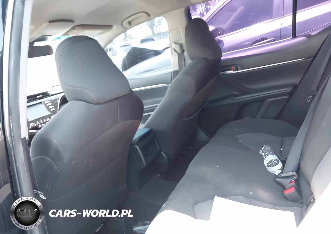 2018 Toyota Camry Le VIN:JTNB11HK3J3021101 - 16