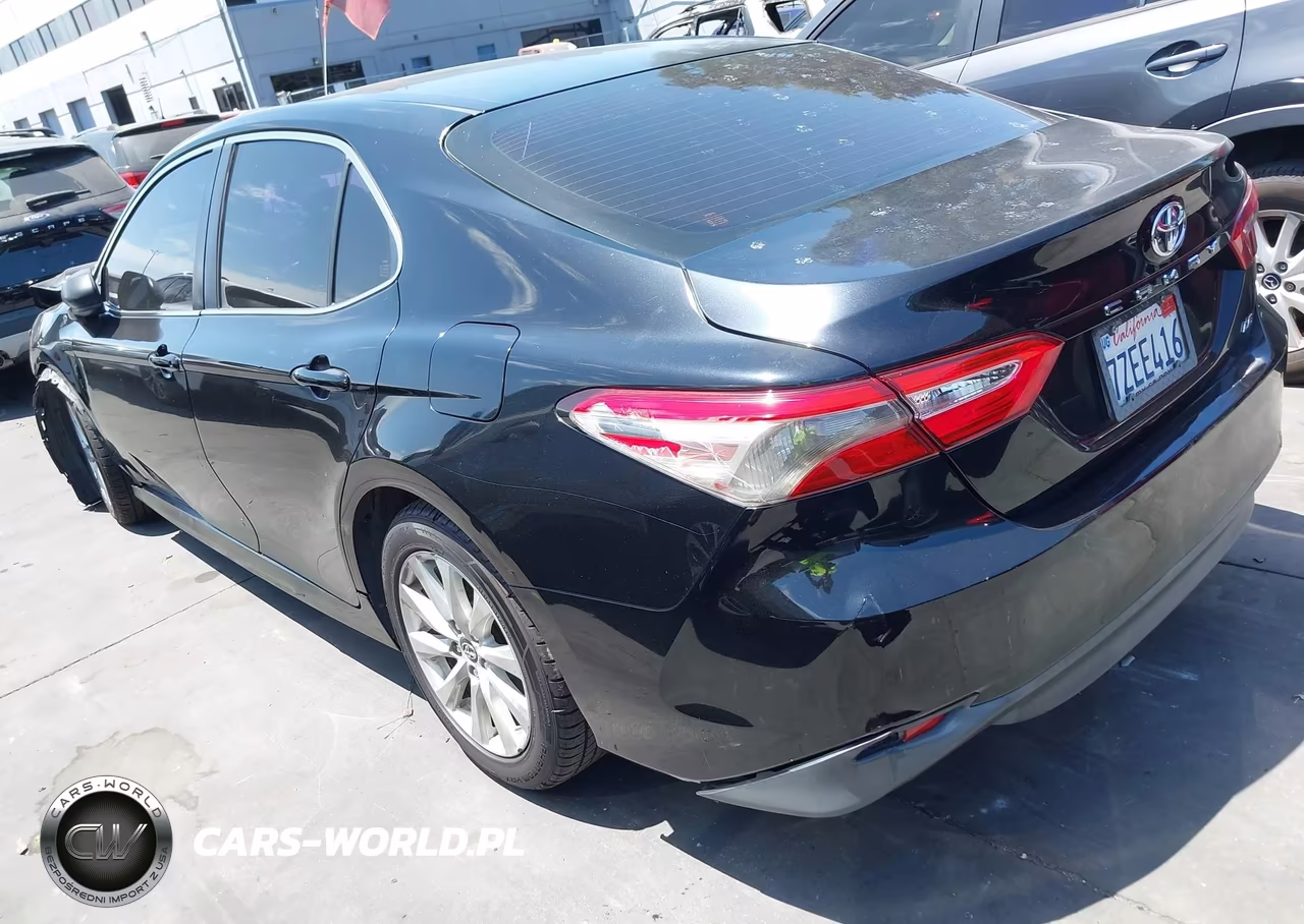 2018 Toyota Camry Le VIN:JTNB11HK3J3021101 - 3