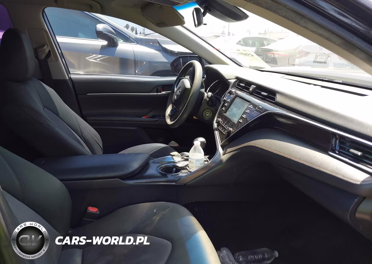 2018 Toyota Camry Le VIN:JTNB11HK3J3021101 - 5