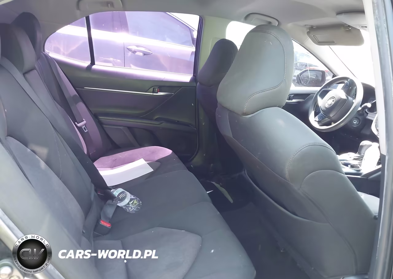 2018 Toyota Camry Le VIN:JTNB11HK3J3021101 - 8