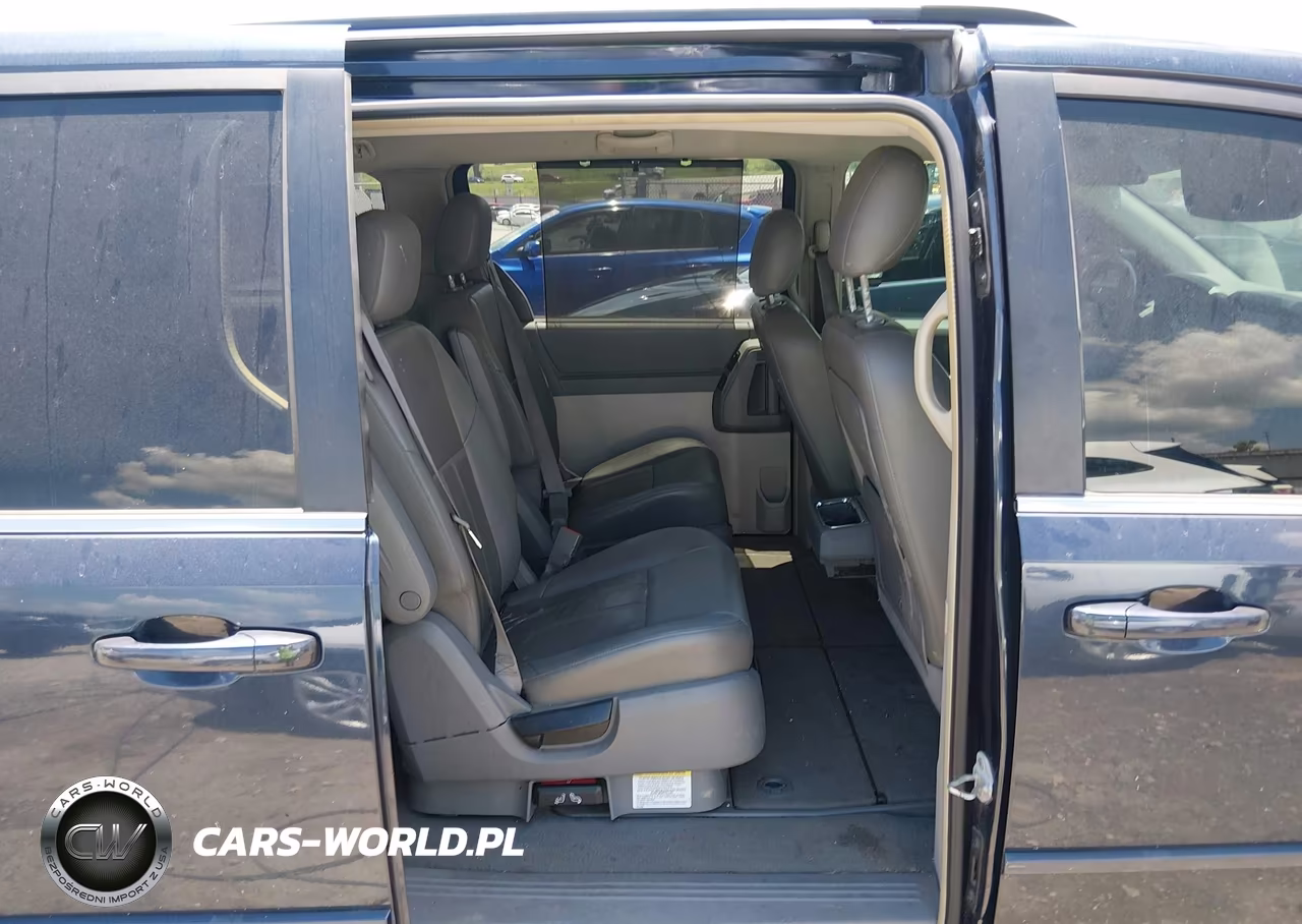 2008 Chrysler Town & Country Touring VIN:2A8HR54P98R662568 - 8