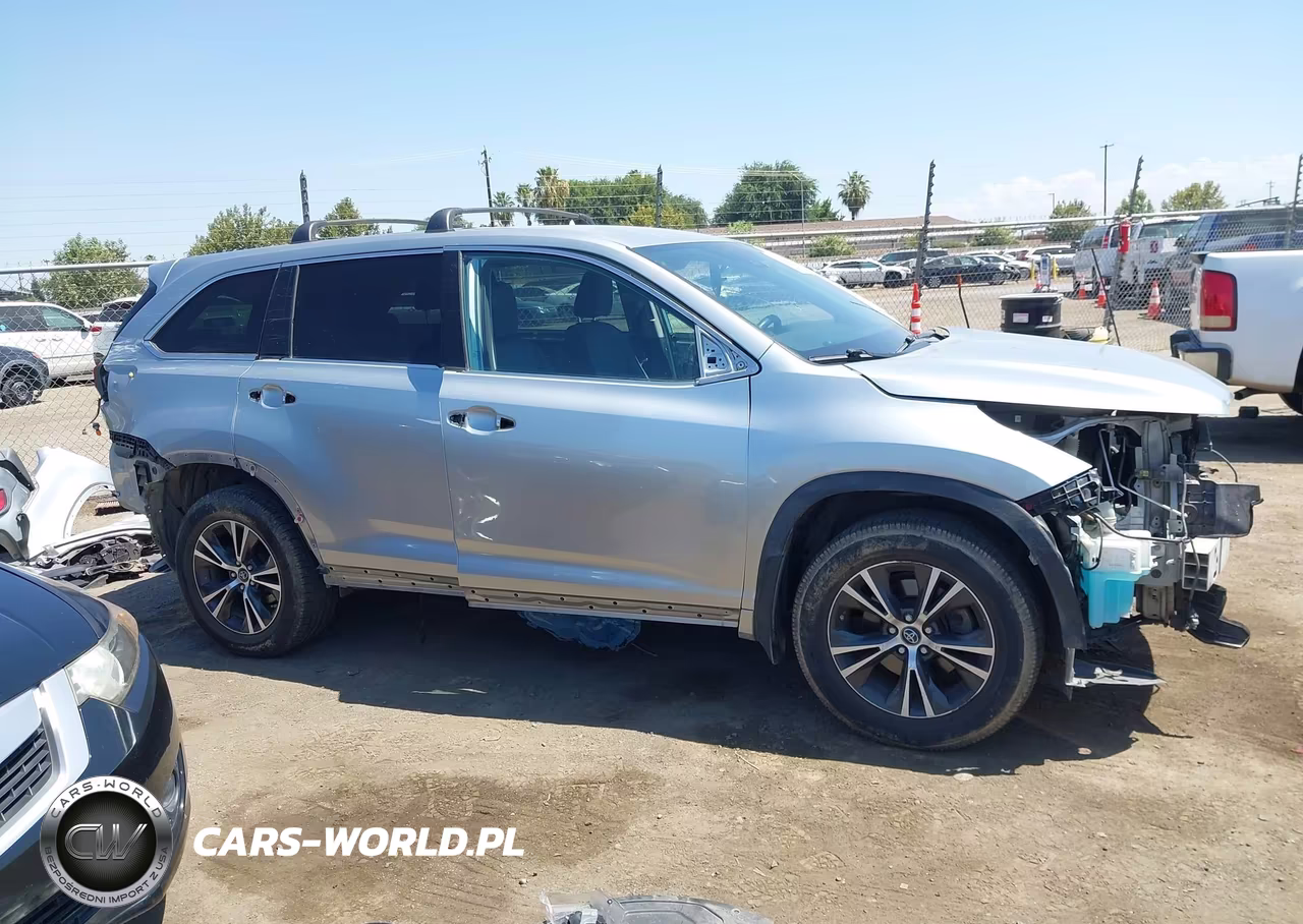 2018 Toyota Highlander Le VIN:5TDZARFH6JS038272 - 14