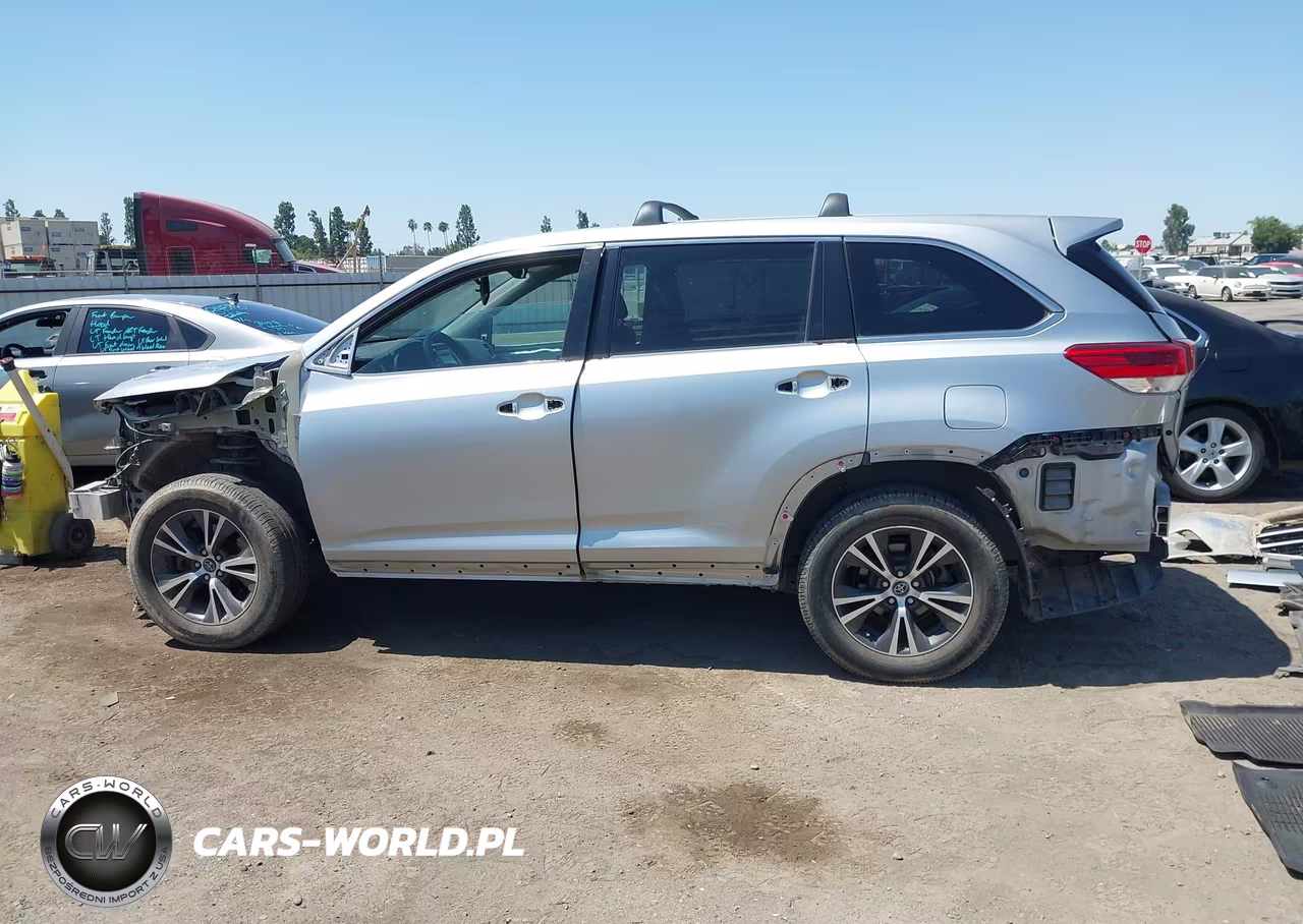 2018 Toyota Highlander Le VIN:5TDZARFH6JS038272 - 15