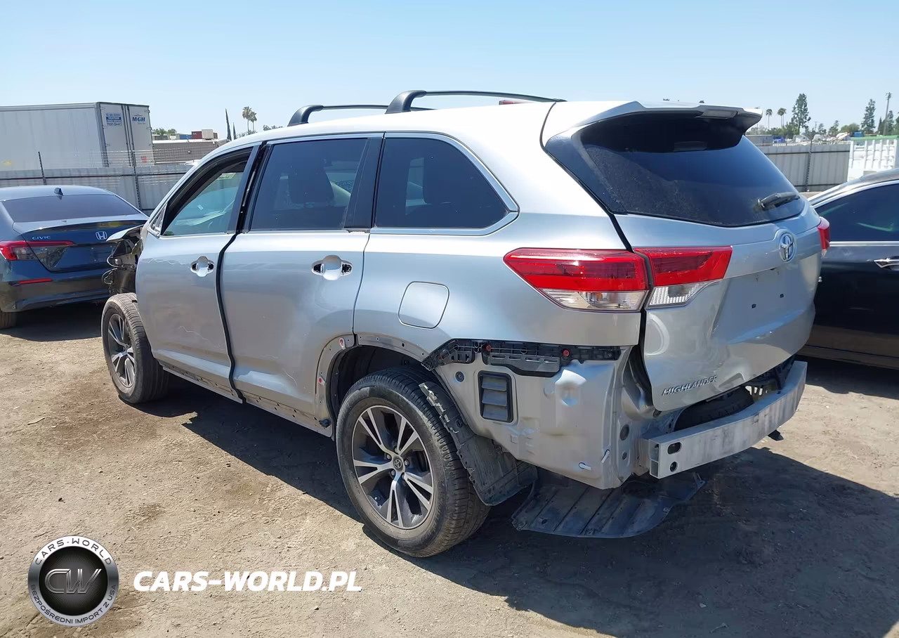 2018 Toyota Highlander Le VIN:5TDZARFH6JS038272 - 3