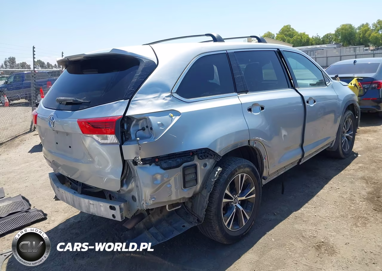 2018 Toyota Highlander Le VIN:5TDZARFH6JS038272 - 4