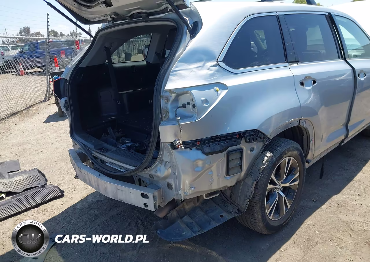 2018 Toyota Highlander Le VIN:5TDZARFH6JS038272 - 6