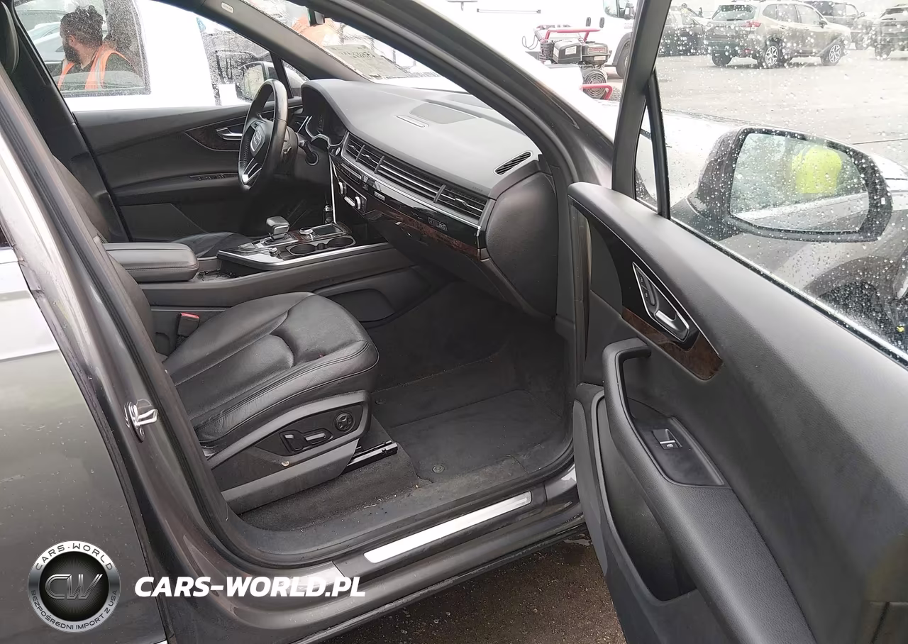 2017 Audi Q7 3.0T Premium VIN:WA1LAAF79HD043951 - 5