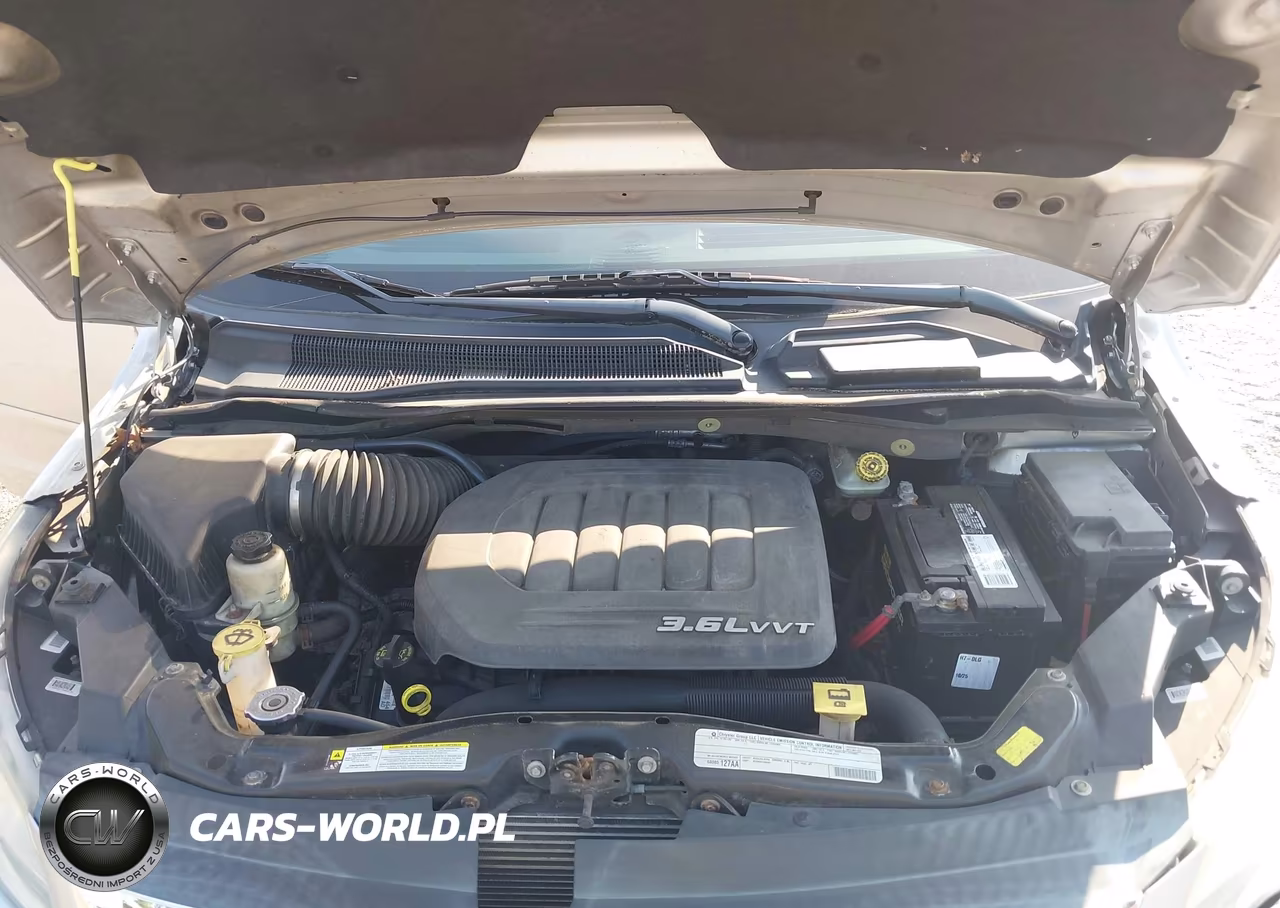 2011 Volkswagen Routan S VIN:2V4RW4DG9BR717709 - 10