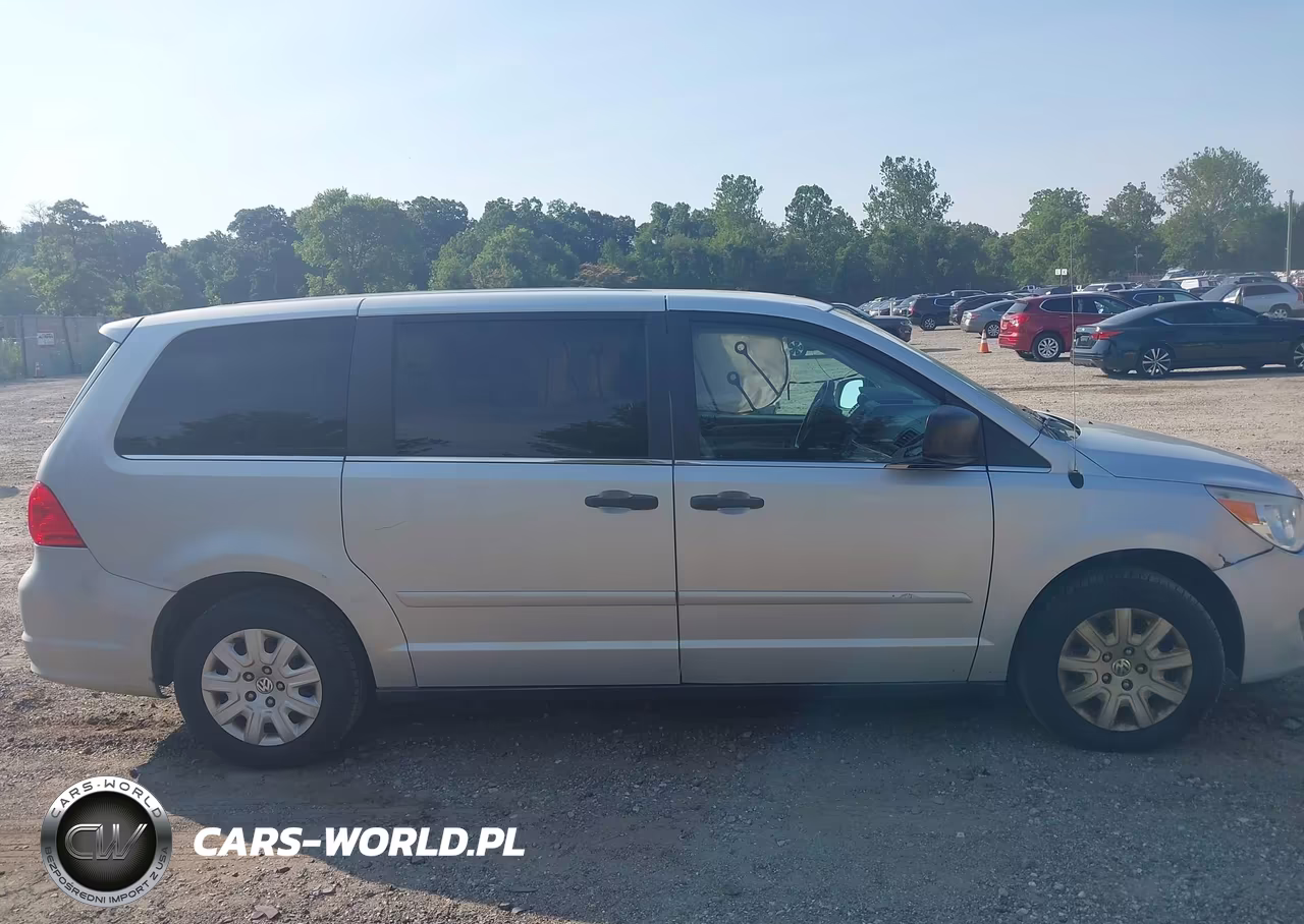 2011 Volkswagen Routan S VIN:2V4RW4DG9BR717709 - 13