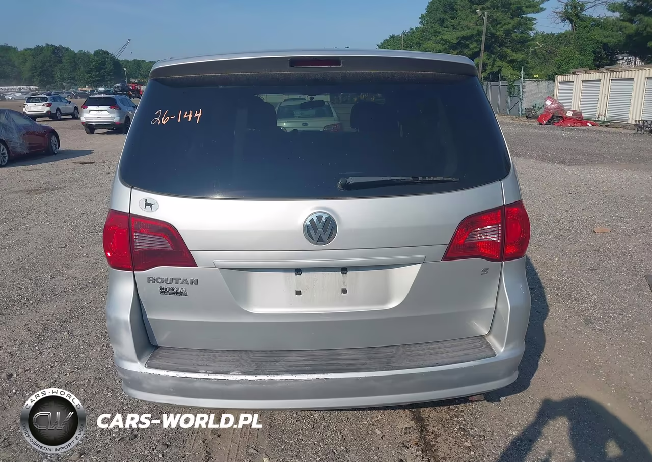 2011 Volkswagen Routan S VIN:2V4RW4DG9BR717709 - 16