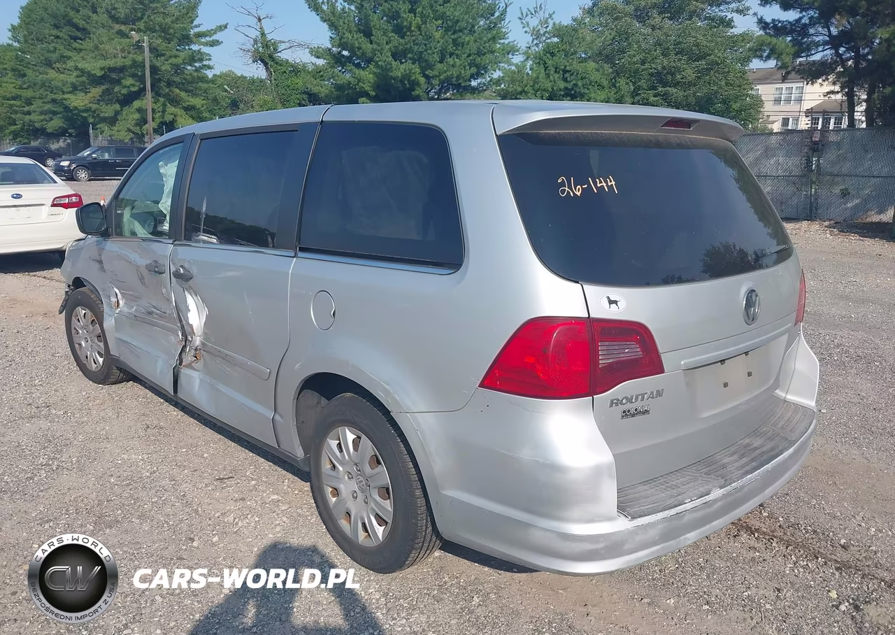 2011 Volkswagen Routan S VIN:2V4RW4DG9BR717709 - 3