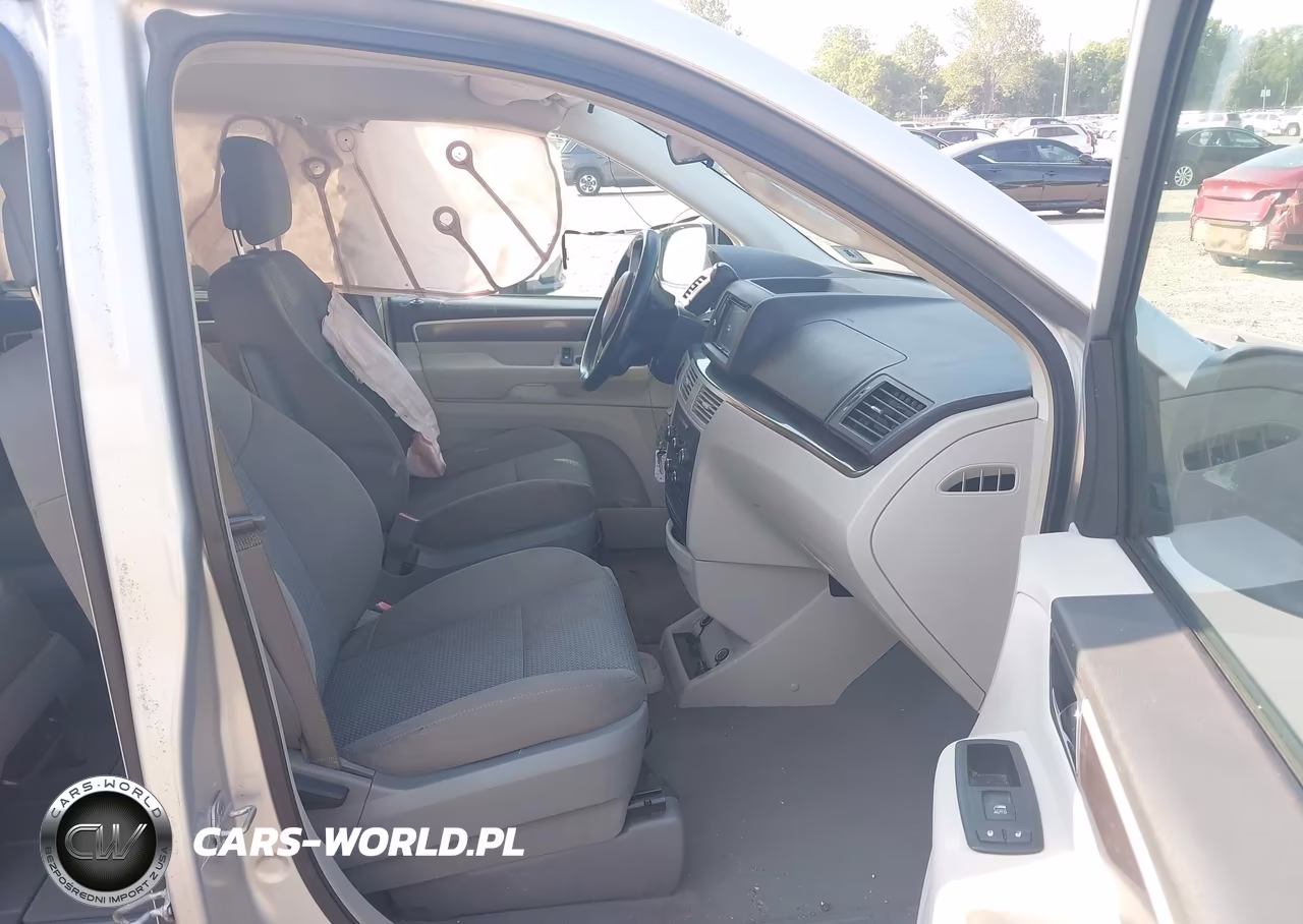 2011 Volkswagen Routan S VIN:2V4RW4DG9BR717709 - 5