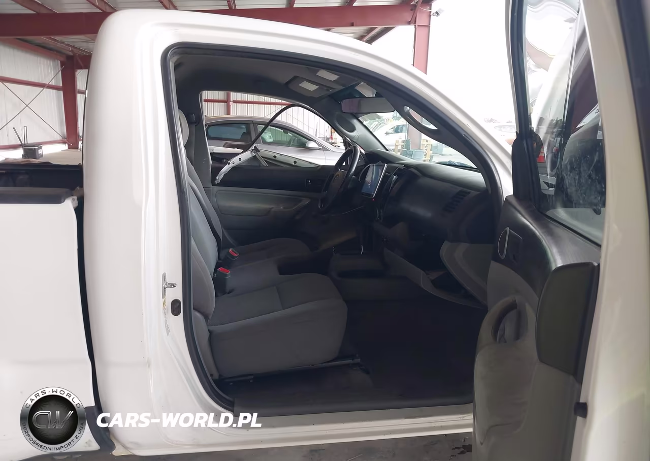 2010 Toyota Tacoma VIN:5TENX4CN9AZ692633 - 5