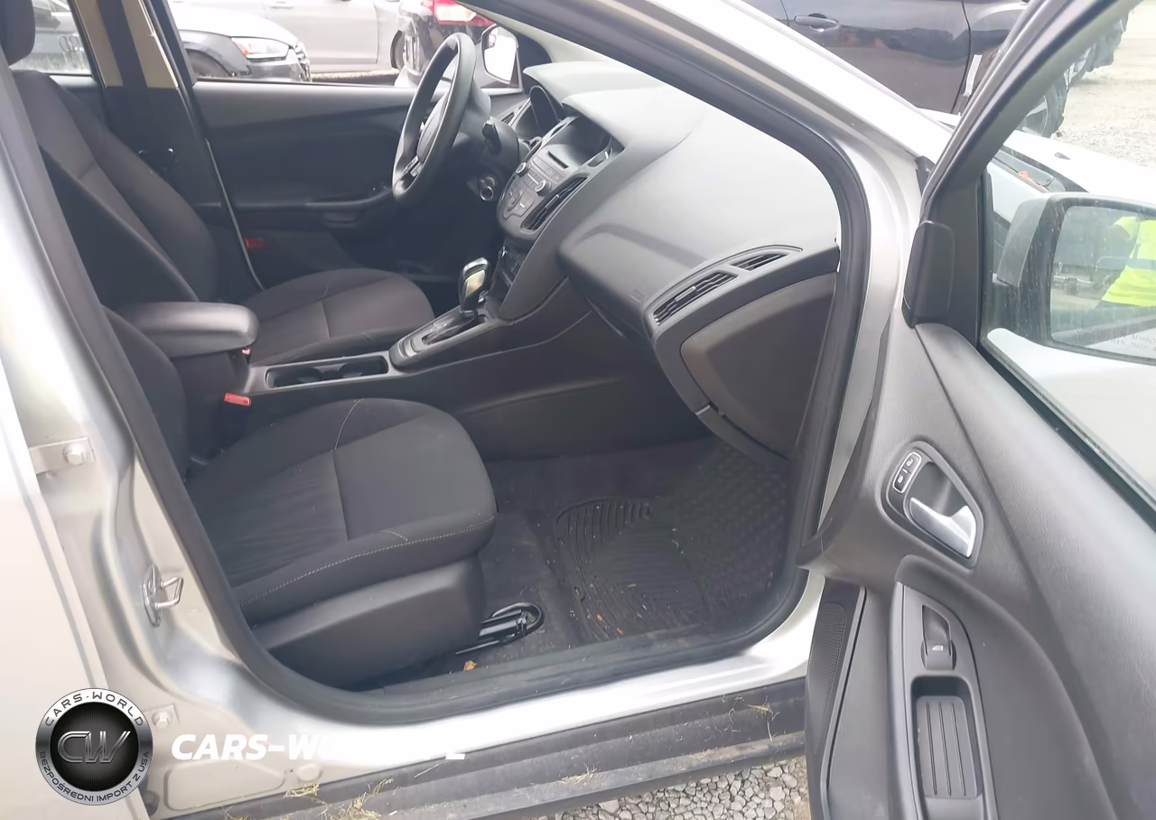 2016 Ford Focus Se VIN:1FADP3F21GL386594 - 5