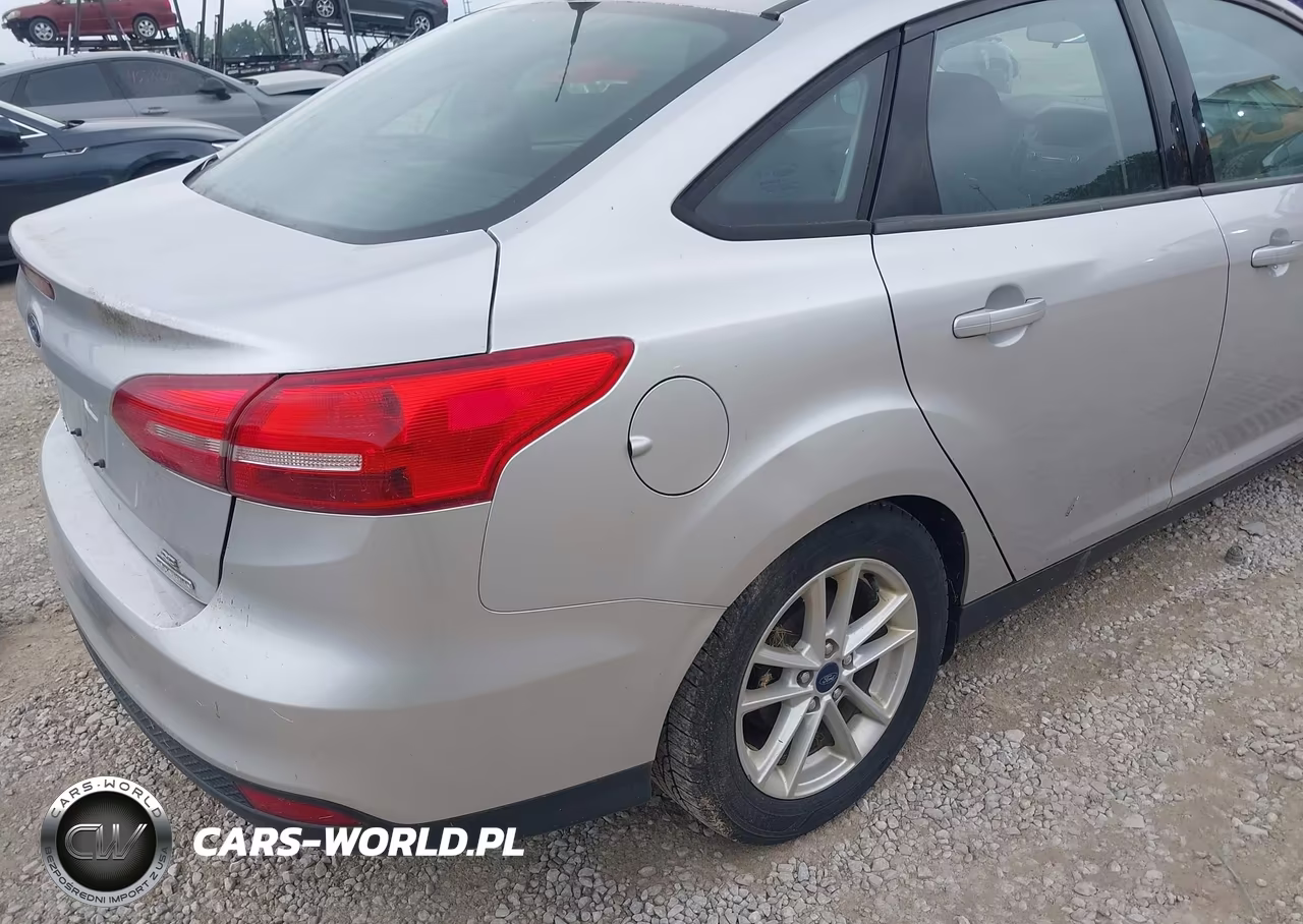 2016 Ford Focus Se VIN:1FADP3F21GL386594 - 6