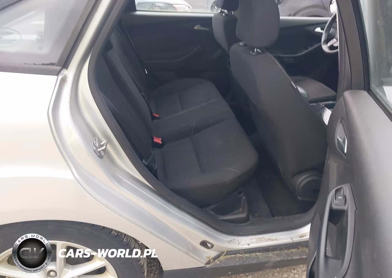 2016 Ford Focus Se VIN:1FADP3F21GL386594 - 8