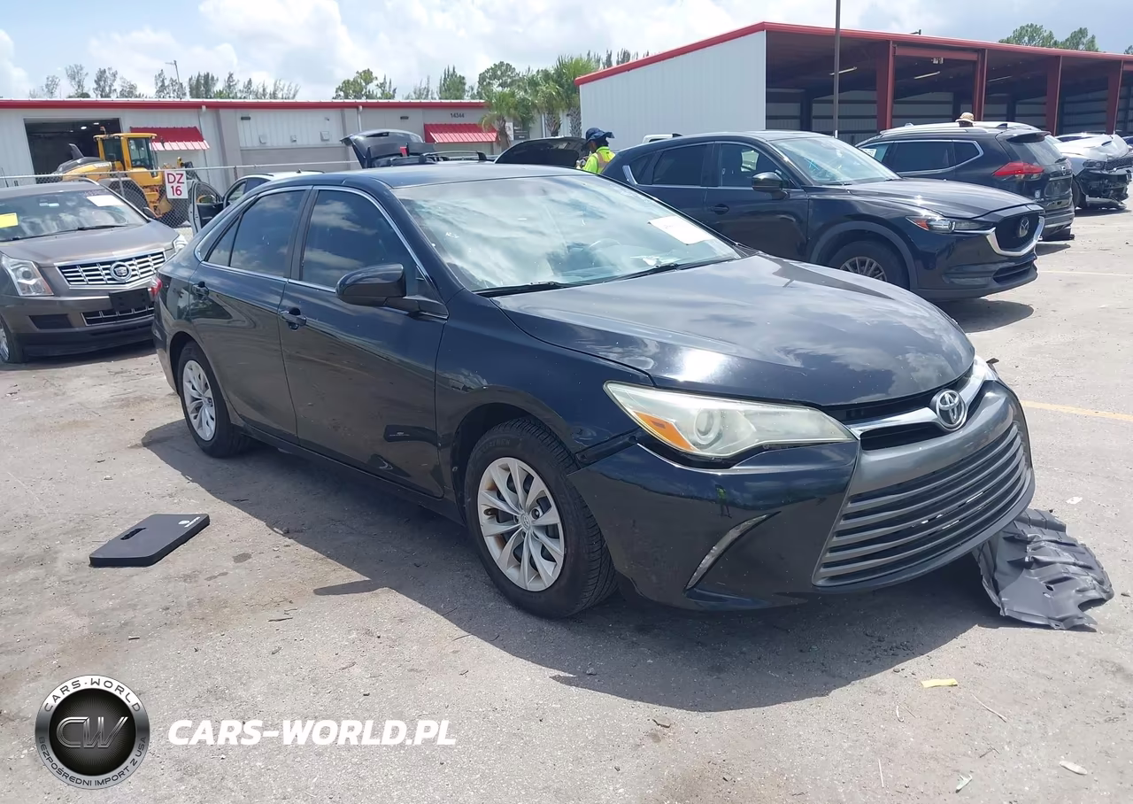 2016 Toyota Camry Le – zdjęcie 1 z 16
