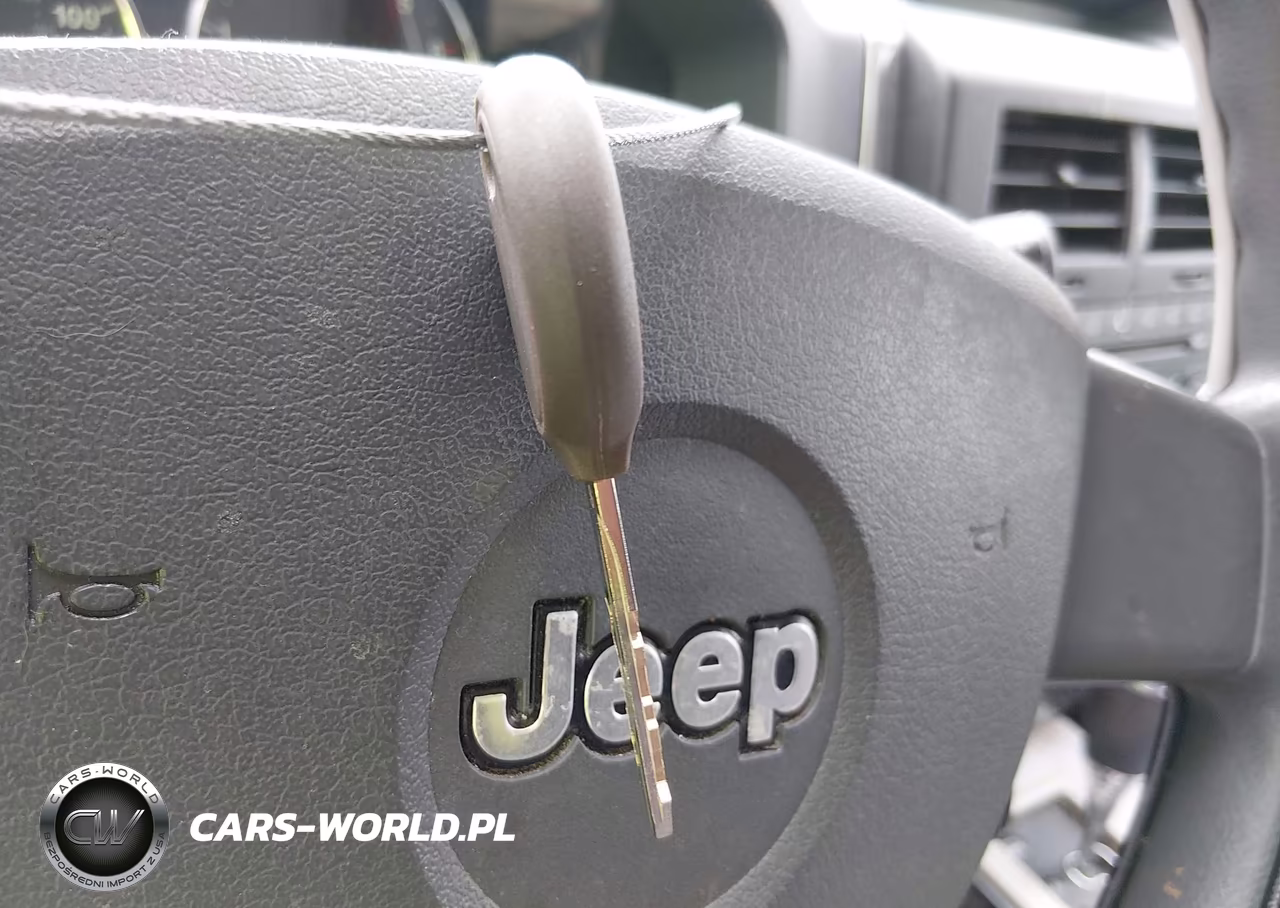 2008 Jeep Liberty Sport VIN:1J8GP28K28W180918 - 11