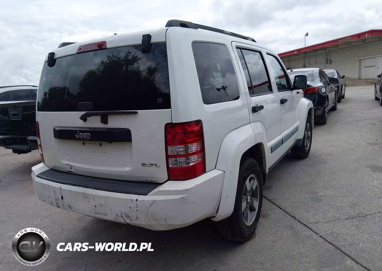 2008 Jeep Liberty Sport VIN:1J8GP28K28W180918 - 4